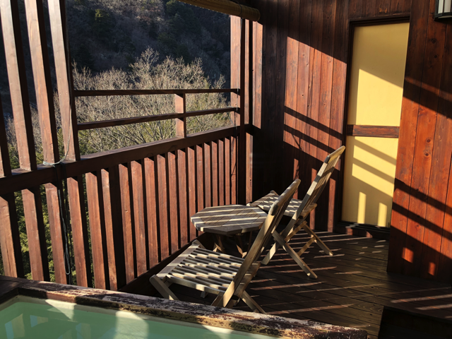 露天風呂横のテラス