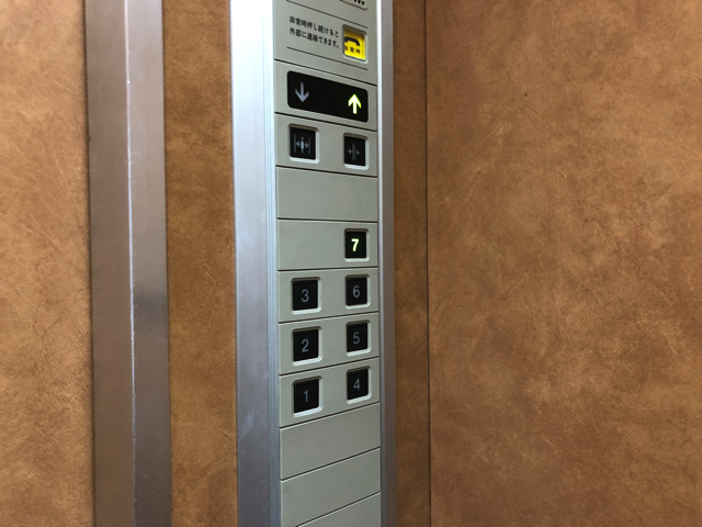 エレベーター階数ボタン