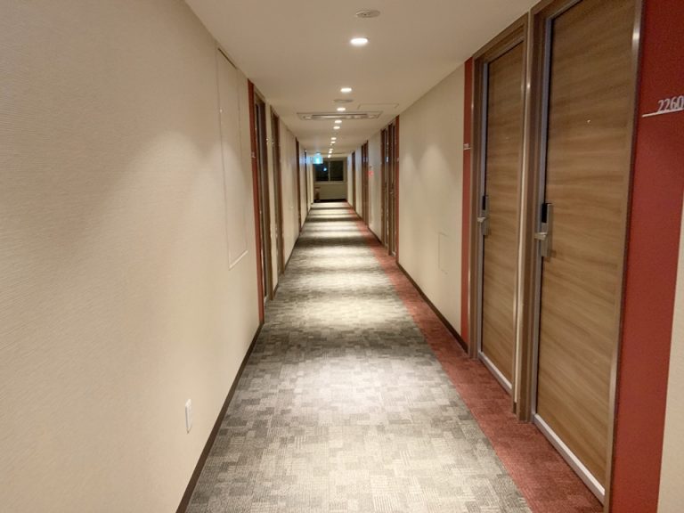 宿泊階廊下