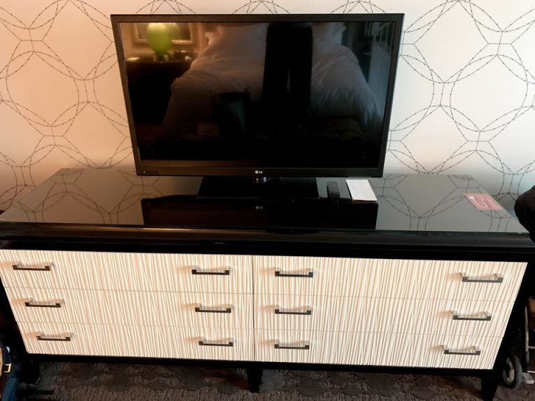 ベッド方向からTV