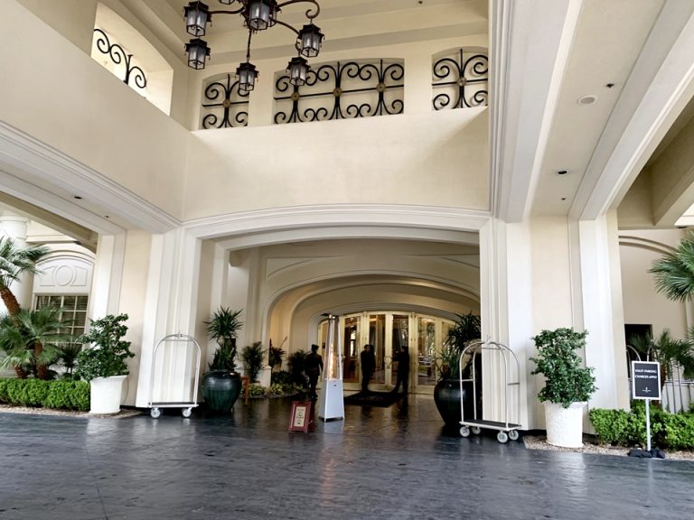 エントランス外観2