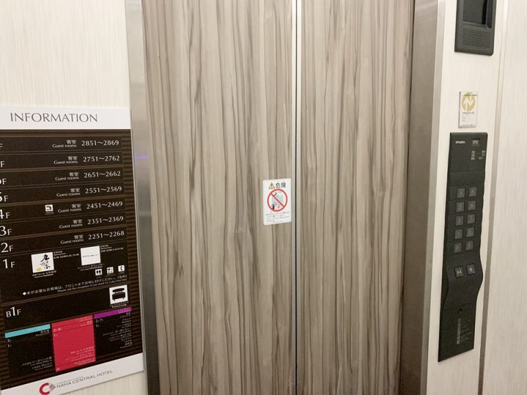 エレベーター内観