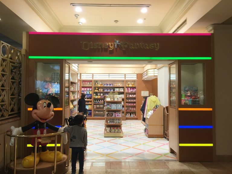 ホテル内ディズニーショップ外観2