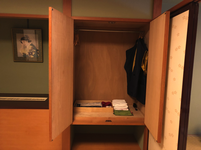 クローゼット外観(開けた状態)