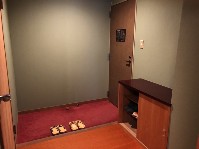 客室入口内観ドア