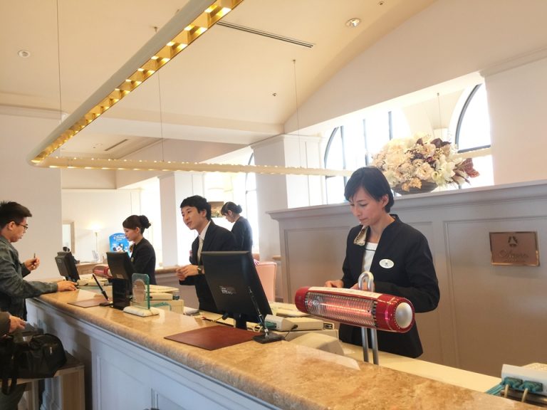 フロントカウンター