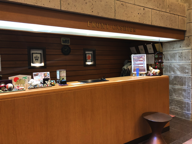 フロントカウンター