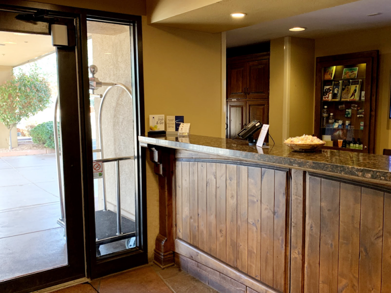 フロントカウンター