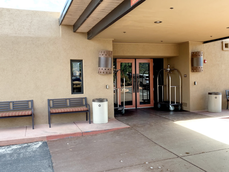 エントランス外観