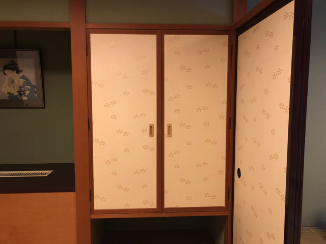 クローゼット外観(閉じた状態)