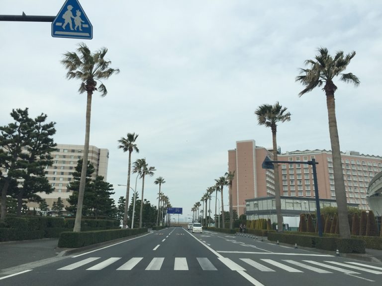 ホテル外の道路