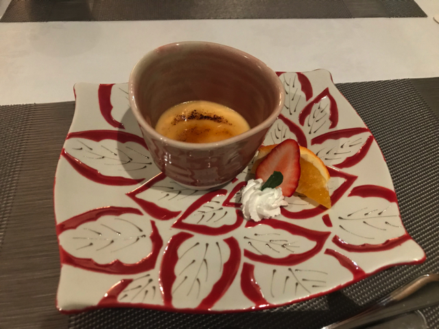 デザートはブリュレ きなこ?ゴマ?見た目より濃厚なお味でした