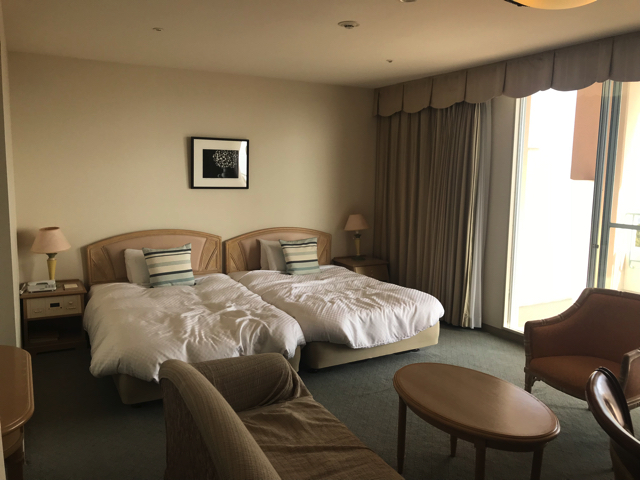 客室全体 入口方向から