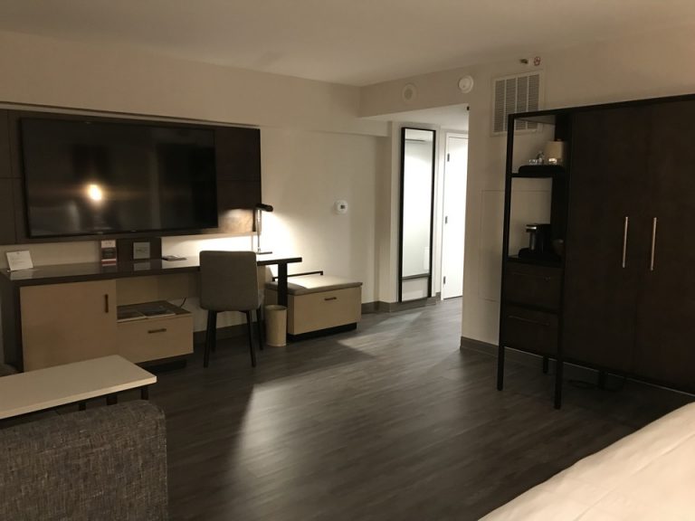 客室全体おくから