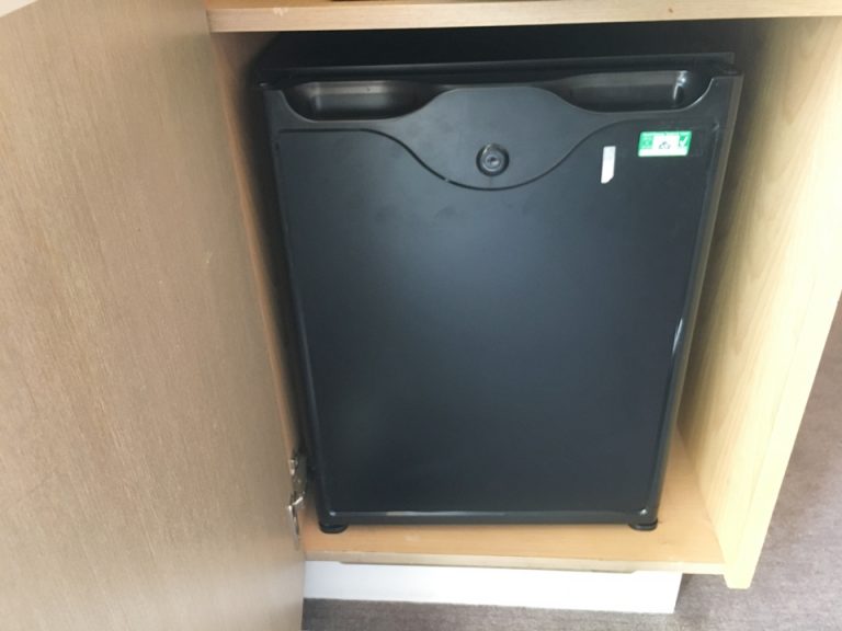 冷蔵庫閉じた状態
