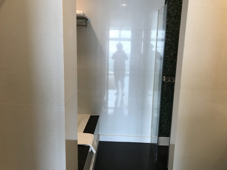 部屋からバスルーム