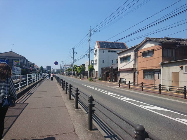 駅からホテルまでは住宅街でした。