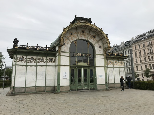 カールスプラッツ駅舎2