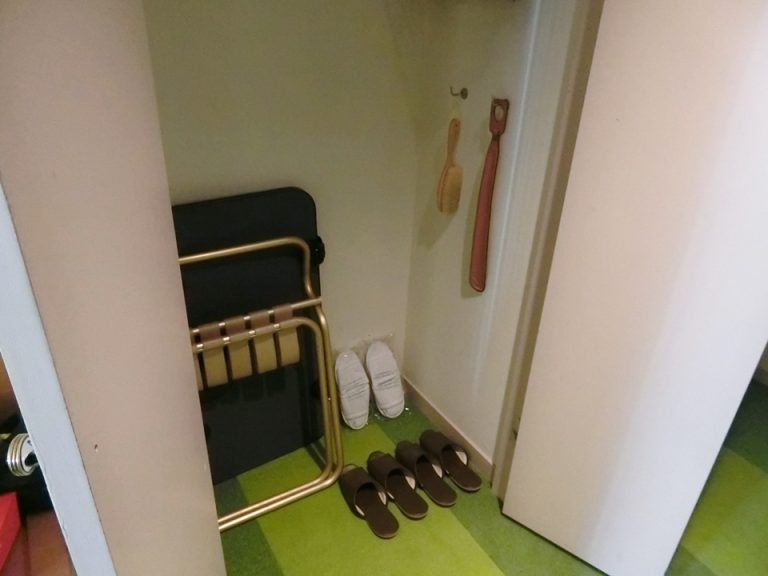 クローゼット内