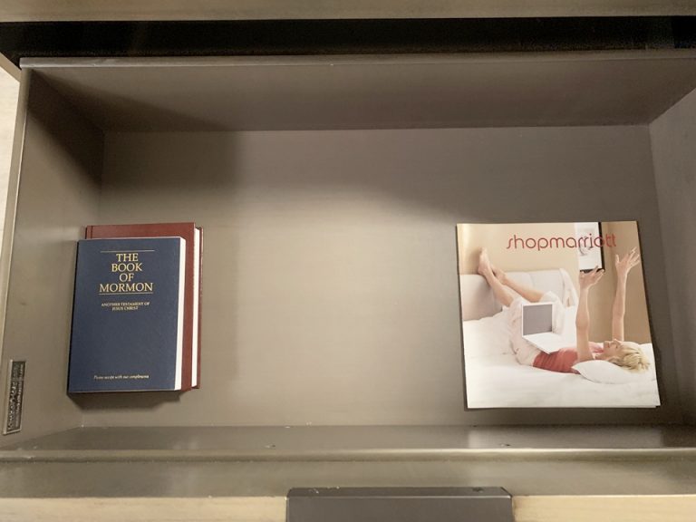 チェスト引き出しの中