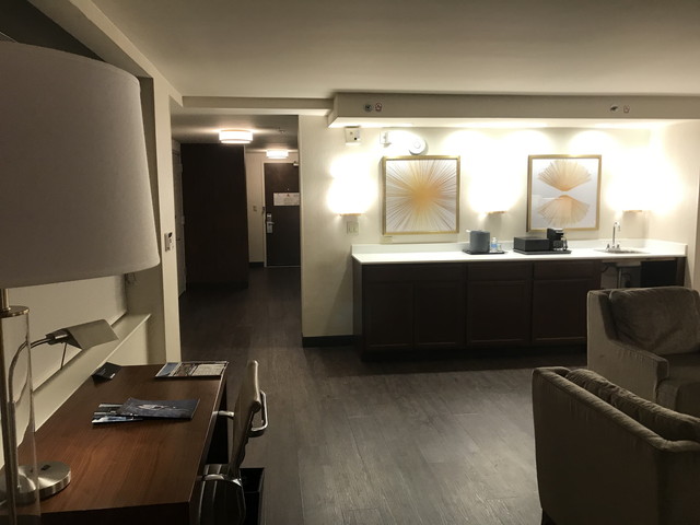 客室奥から入り口方向