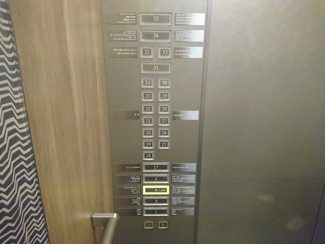 ホテルは35階までありました。