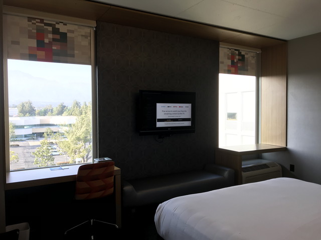 ロールアップカーテン