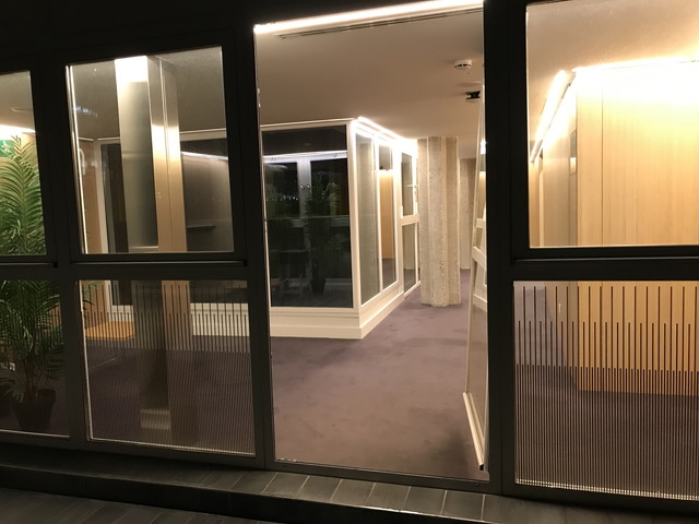 屋上テラス出口(外から撮影)