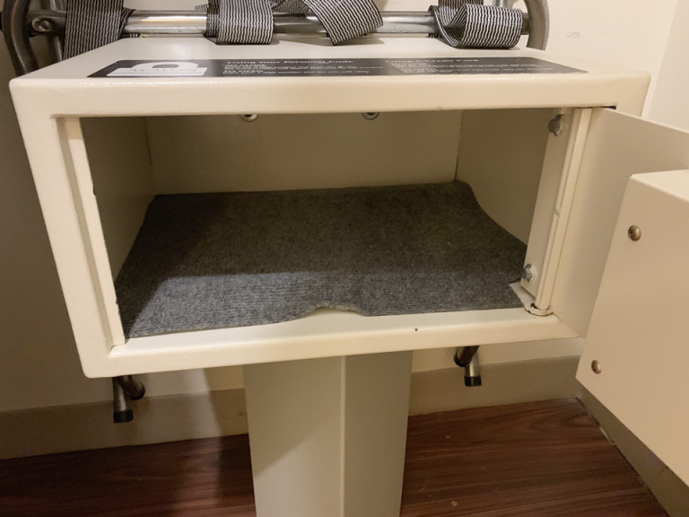 セーフティボックス(開けた状態)