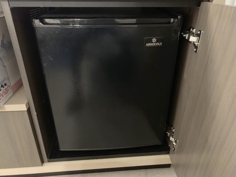 冷蔵庫 閉じた状態