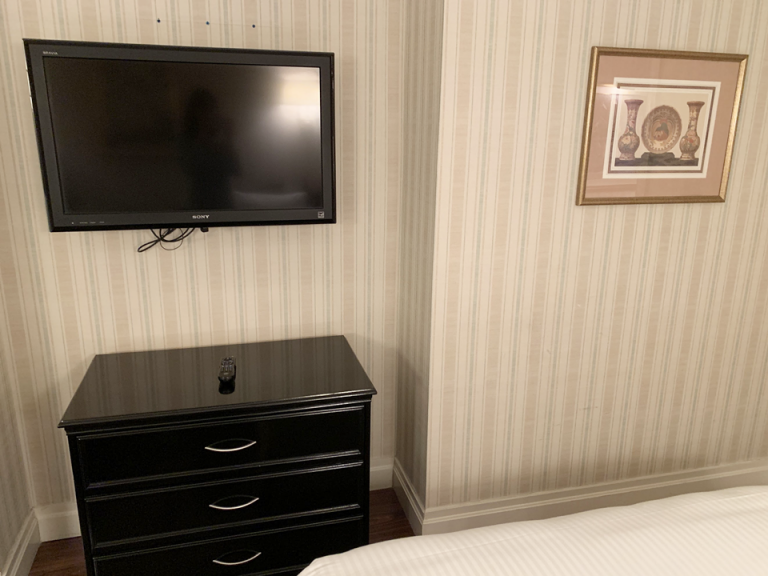 ベッド方向からテレビ2