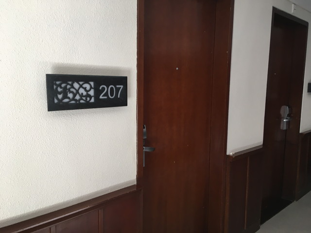 客室入り口外観ドア