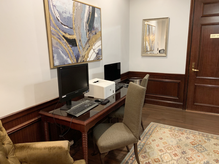 ビジネスセンター(ロビー横のパソコン)