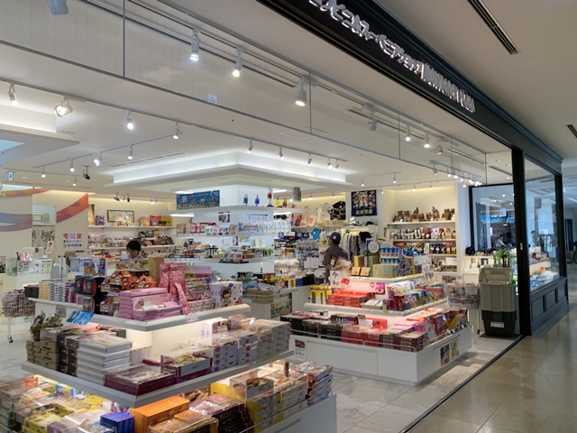 ショップ(コンビニ&スーベニアショップ)