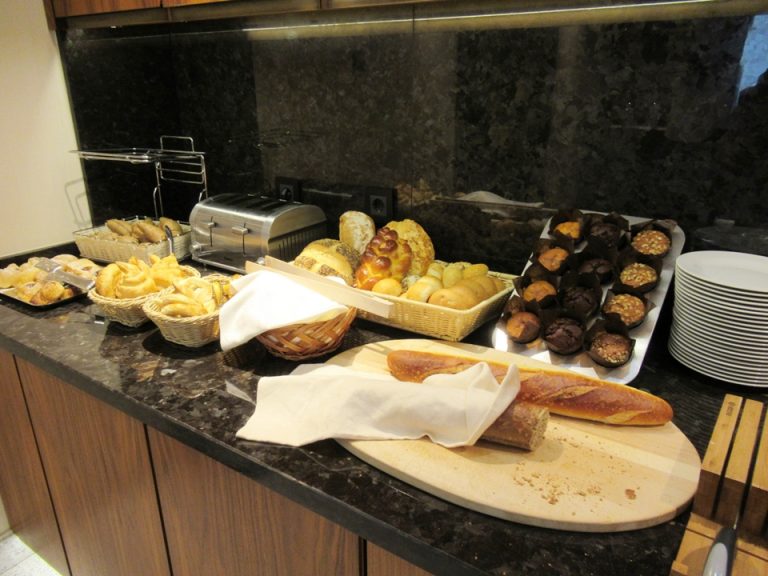 ラウンジ朝食1
