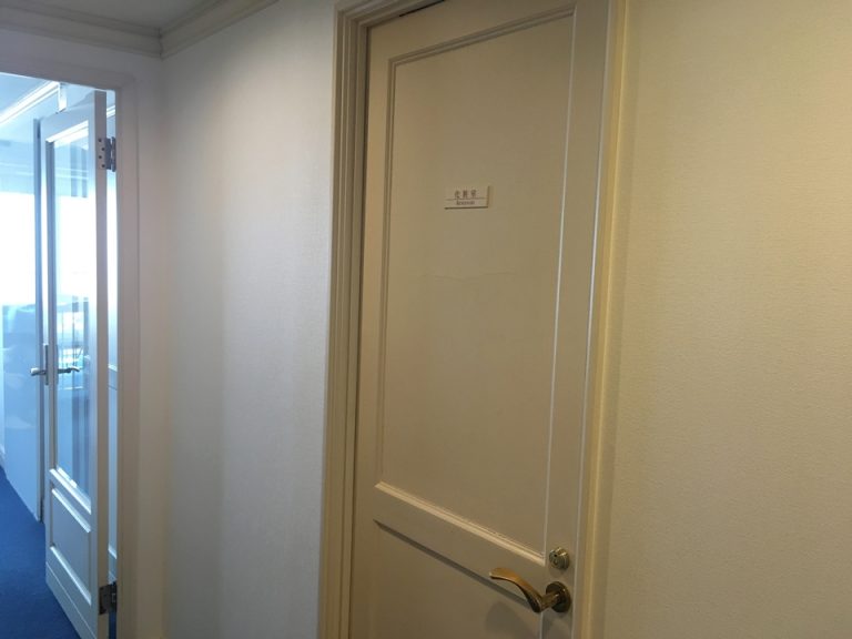 トイレ洗面入り口