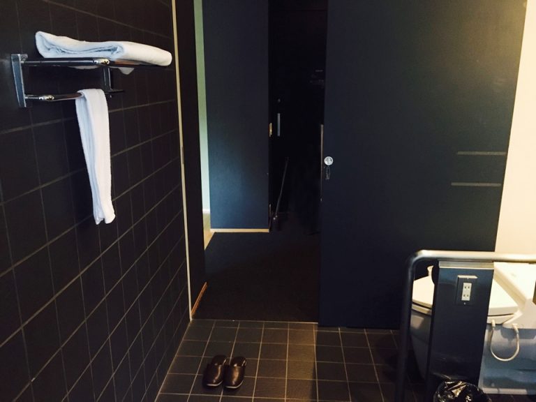 バスルーム内から入口