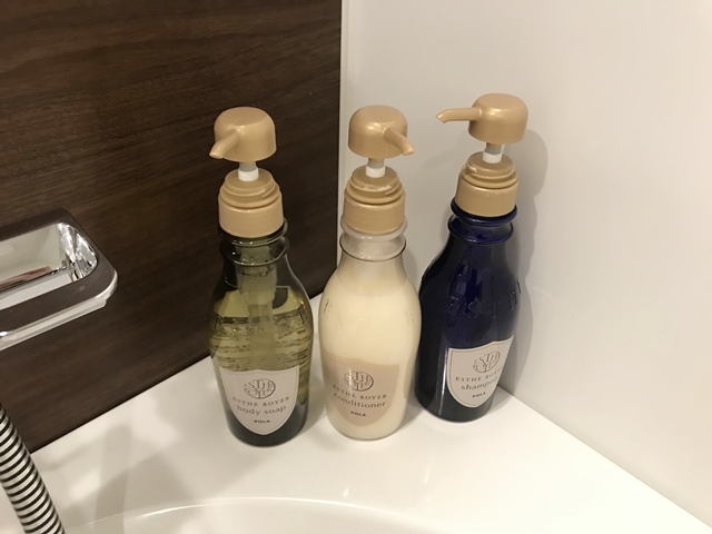 バスルーム シャンプー、コンディショナー、ボディソープ