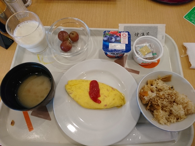 オムレツ、炊き込みごはん