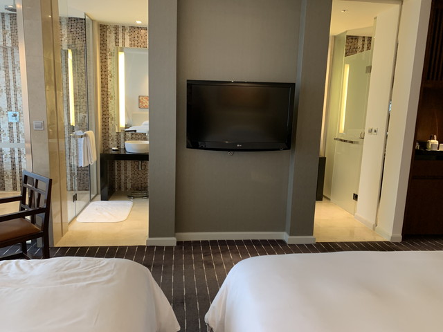 ベッド方向からテレビ