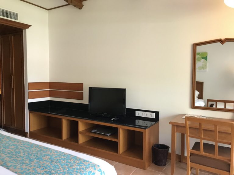 ベッド方向からテレビ