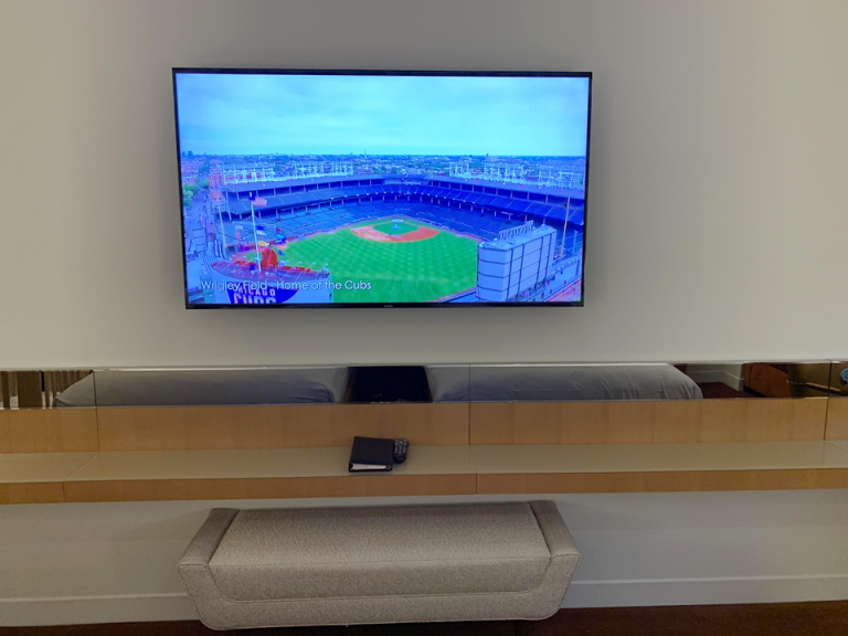 ベッド方向からテレビ