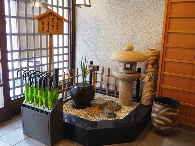 エントランス内観 和風で町の雰囲気にも合います copy