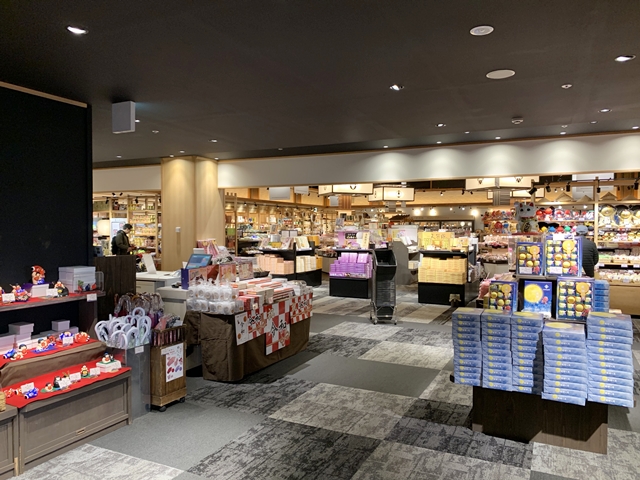 ショップ「飛騨物産館」の内観です。
