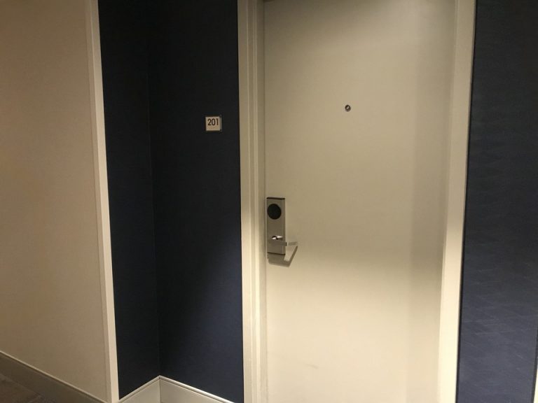 客室ドア
