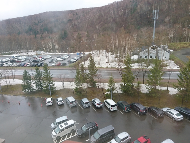 駐車場は無料ですが、地下駐車場は有料です