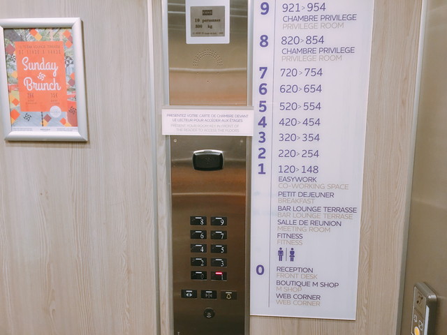 エレベーター内
