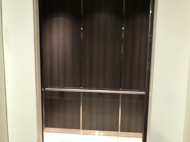 エレベーター内