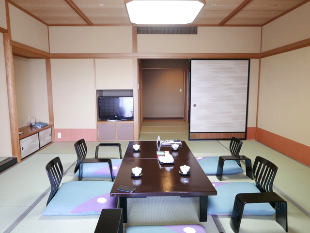 客室全体・入口方向 copy