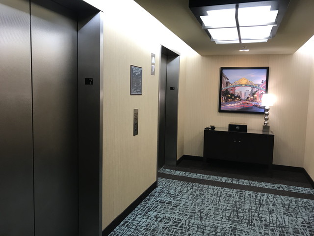 宿泊階エレベーターホール